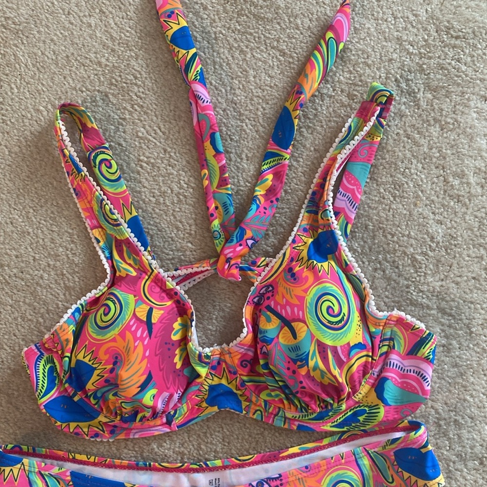 Size large colorful bikini  underwire top light cups - Picture 2 of 8